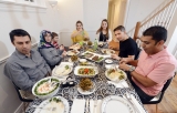 Makan Bersama Keluarga Non-Muslim
